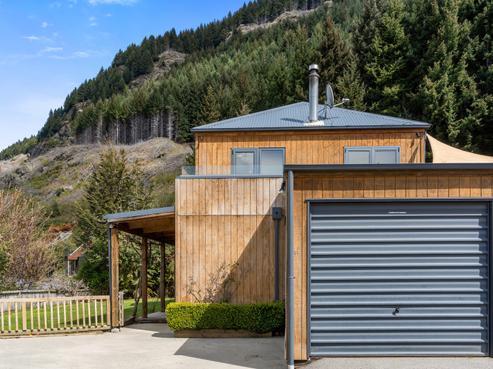 33 Arawata Terrace, Fernhill/Sunshine Bay