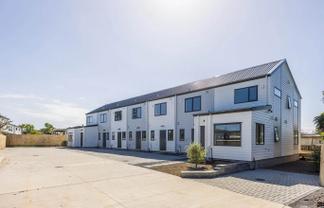 5/8 Blanes Road, Weymouth