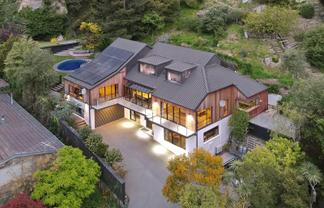 2 Cannon Hill Crescent, Mount Pleasant