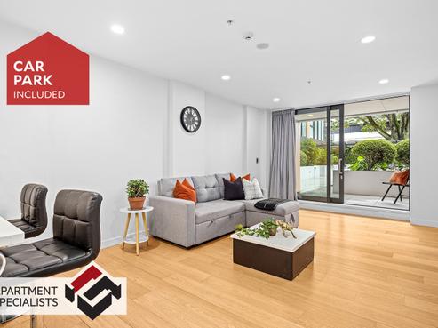 10 Lion Place, Epsom