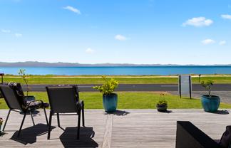 877 East Coast Rd, Kaiaua