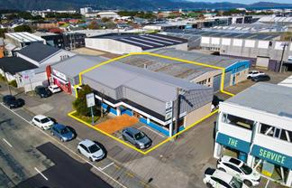 Showroom, Office & Warehouse