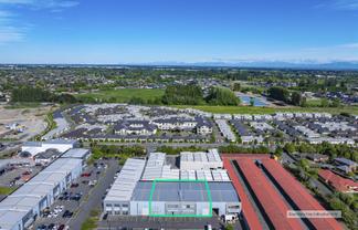 Large Warehouse and Showroom close to Motorway