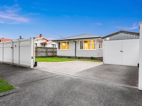 11 Waddell Avenue, Point England