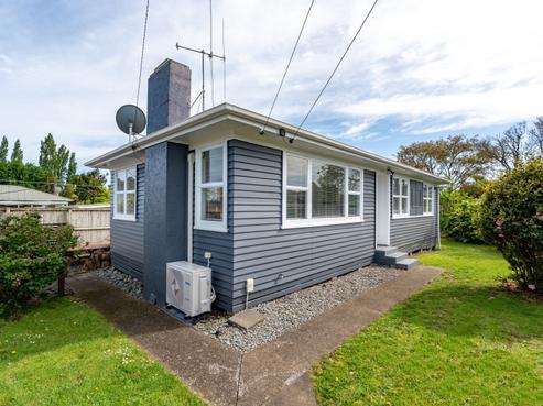 39 Garden Heights Avenue, Glenview