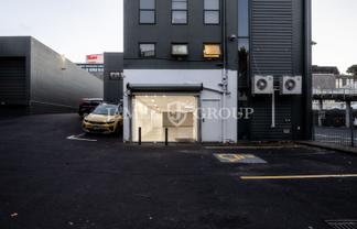 VERSATILE OPEN-PLAN RETAIL SPACE
