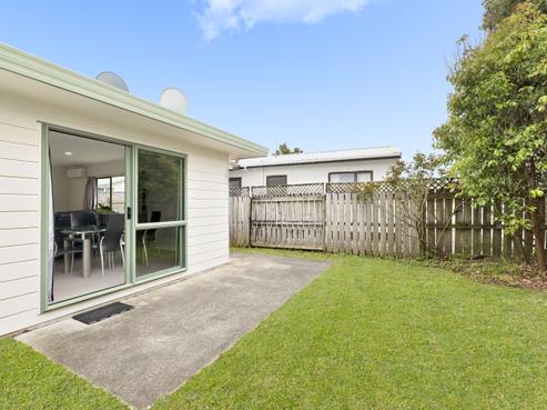 27 Aaron Place, Brookfield