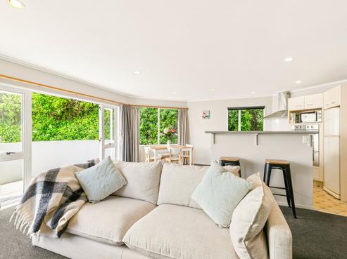 5 Erskine Close, Island Bay