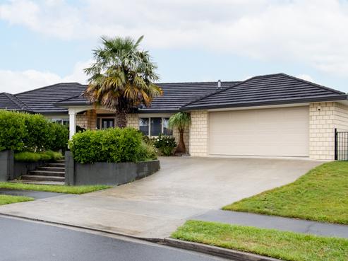 16 Palliser Drive, Huntington