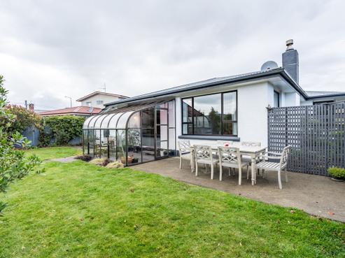 74 Helmsdale Street, Waverley