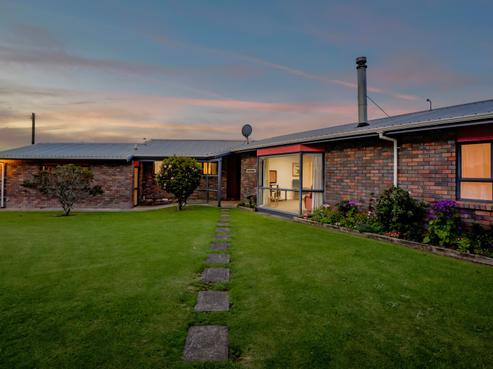 16 Hussey Street, Oakura