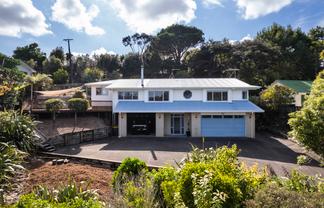 105 Waitakere Road, Waitakere