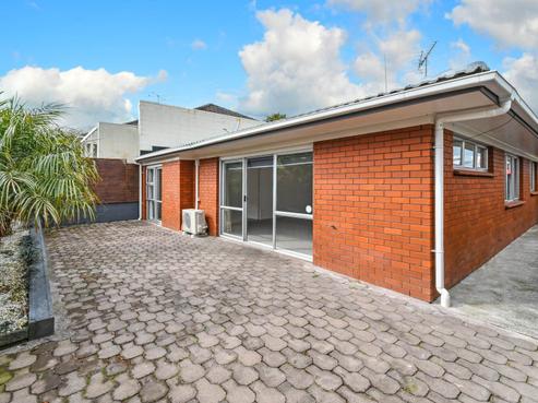 2/15 East Street, Papakura