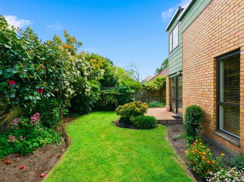 2/4 Gatonby Place, Avonhead