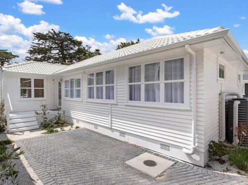 24D Clinton Avenue, Te Atatu Peninsula