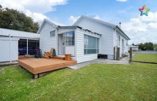 35 Sinclair Avenue, Nightcaps