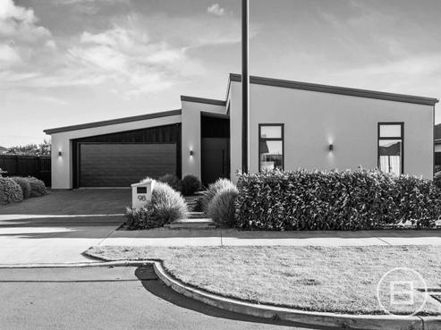 98 Southfield Drive, Lincoln