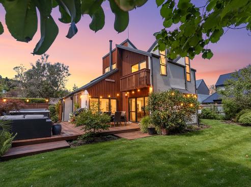 2 Holmcroft Court, Cracroft