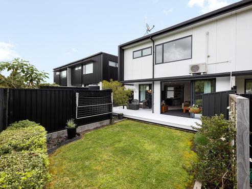 2/100 East Street, Enderley