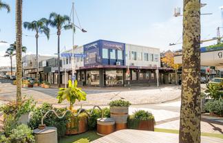 Versatile ground floor corner profile.