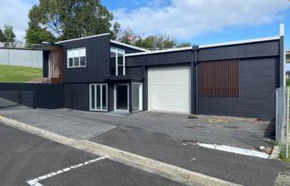 FULLY REFURBISHED ON THE CITY FRINGE
