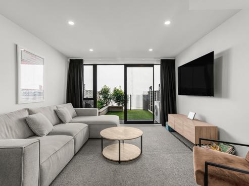 8 Te Ara o Te Amo Hohipene, Petone