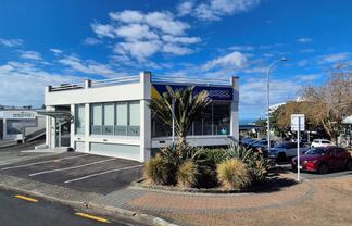 STUNNING SEA SIDE OFFICE
