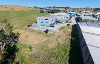 WOODCOCKS INDUSTRIAL 830M² ON 3237M² YARD
