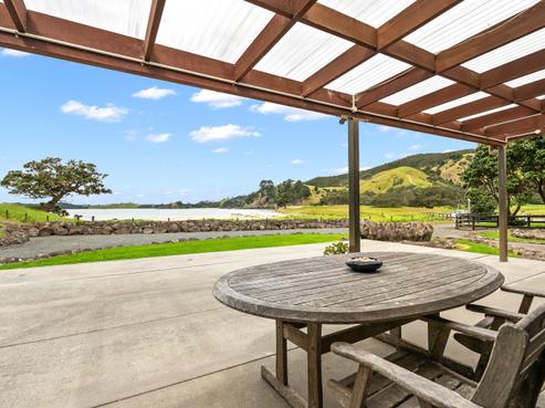 178 Ngahau Bay Road, Oakura Coast