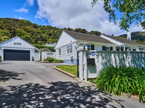 100 Cheviot Road, Lowry Bay