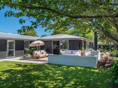 14 Riverwood Boulevard, Redwood