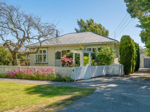 6 Clinton Street, Darfield