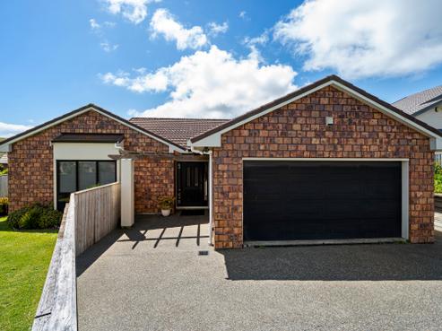 11 Cabbage Tree Grove, Woodridge
