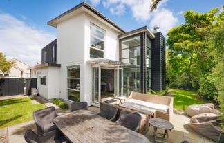 297 Fitzherbert Avenue, West End