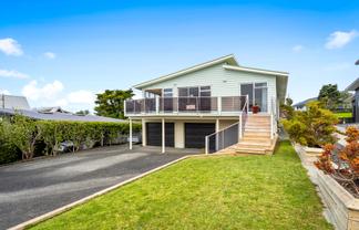8 Alexander Road, Algies Bay
