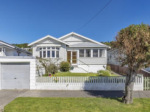 33 Palm Avenue, Lyall Bay