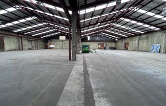 Large High Stud Industrial Warehouse
