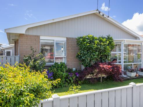1/6 Webster Street, Westown
