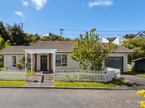 6 Erskine Close, Island Bay