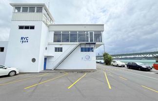 FRONT ROW SEATS TO THE HARBOUR
