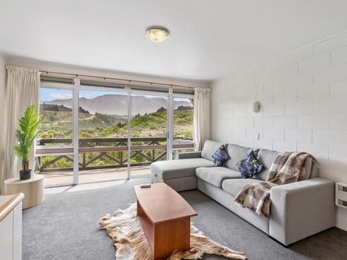 46 Zig Zag Road, Windwhistle