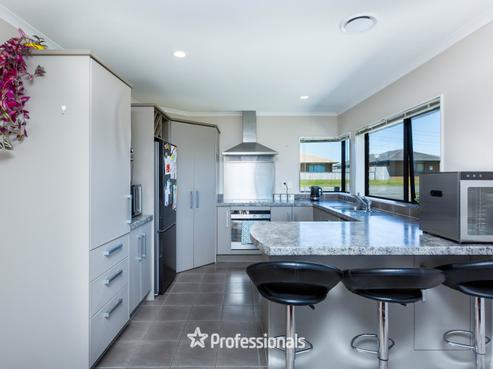 9 Percy Kinsman Crescent, Riverstone Terraces