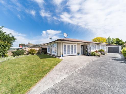 28 Karamea Crescent, Kelvin Grove