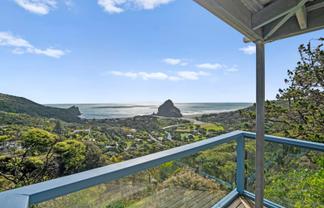 100 Seaview Road, Piha