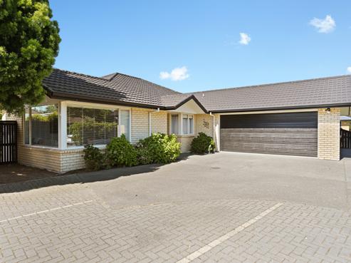 48 Thomas Road, Huntington