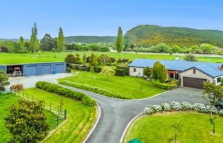 19 Whiting Drive, Wakefield