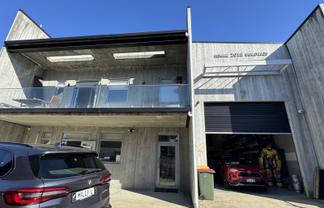 Fully Fenced Work & Live – Industrial Gem!