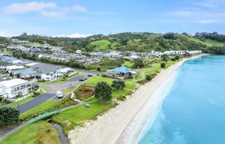 A rare find -  commercial on the waterfront