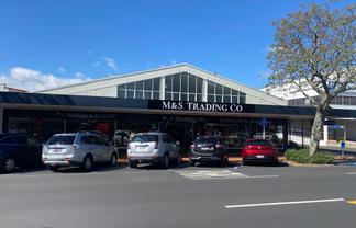 Huge Retail Showroom/Warehouse