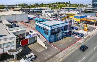 Occupy or add value – prime in Penrose